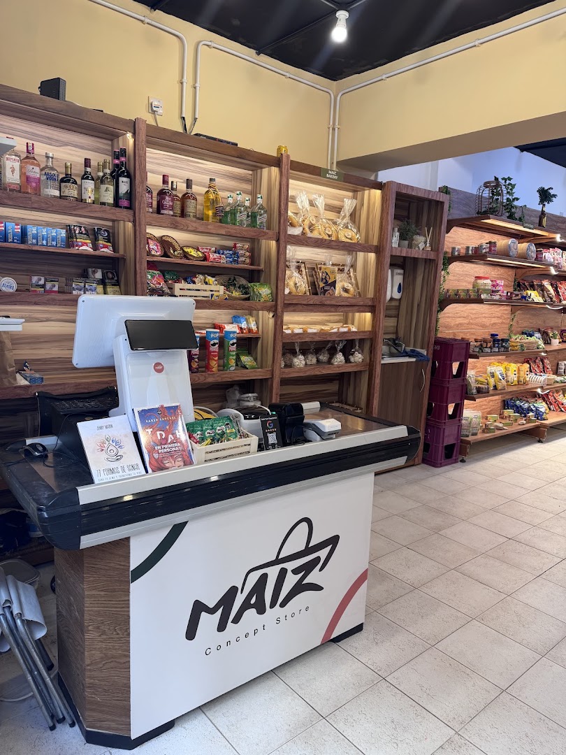 MAIZ Concept Store: clear view of shop interior