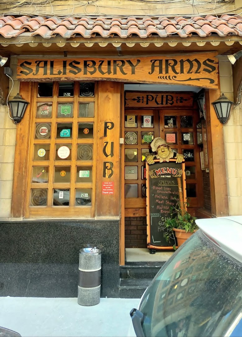 Salisbury Arms: clear photo of venue exterior