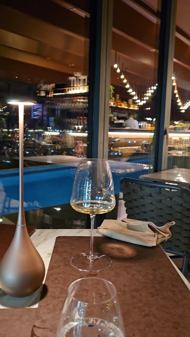 Anima Rooftop: inviting atmosphere and quality composition