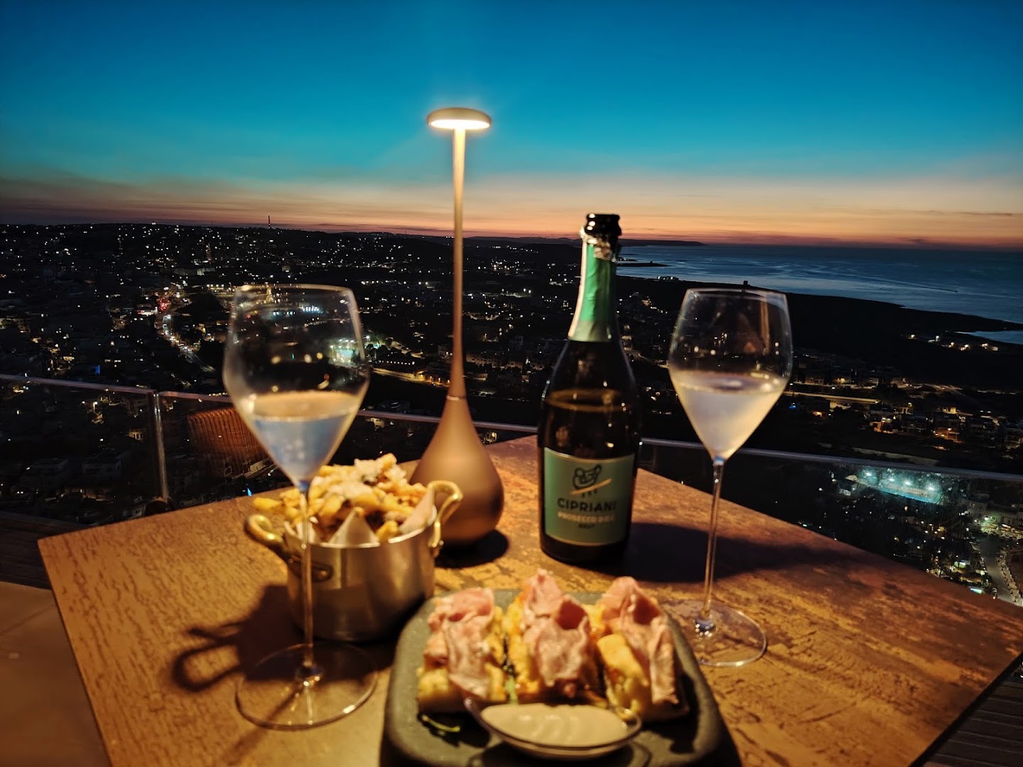 Anima Rooftop: beautiful atmosphere and professional composition