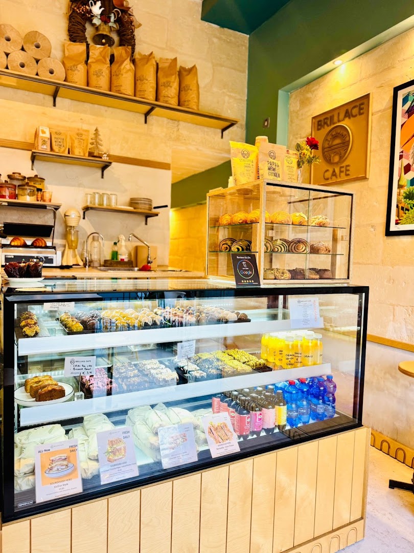 Brillace Café: clear, inviting view of interior