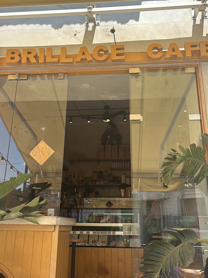 Brillace Café: clear exterior shot of venue
