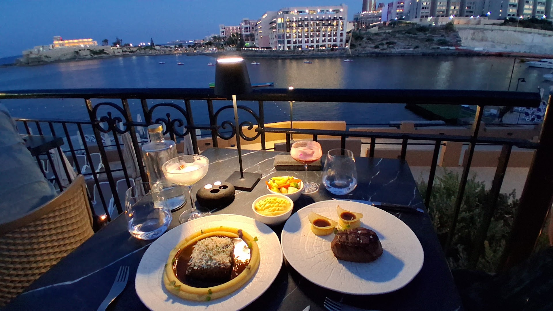 Caviar & Bull: beautiful dining atmosphere and view