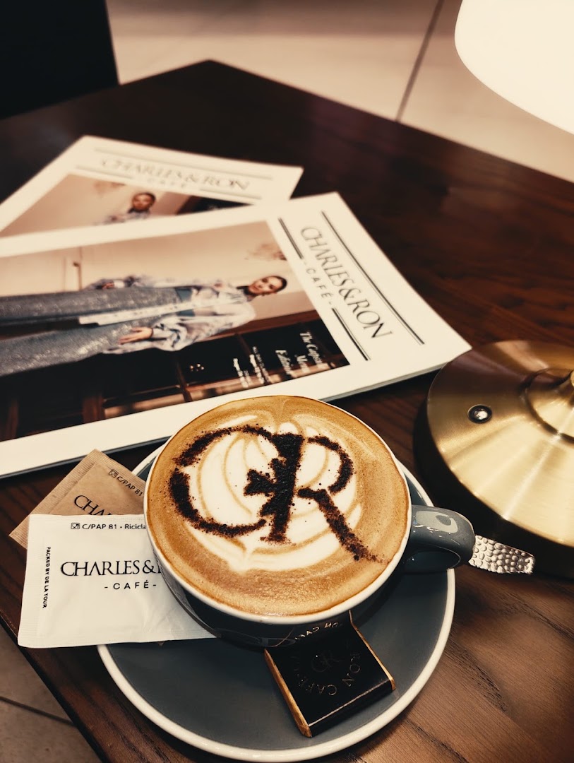 Charles & Ron Café: high quality, professional coffee shot