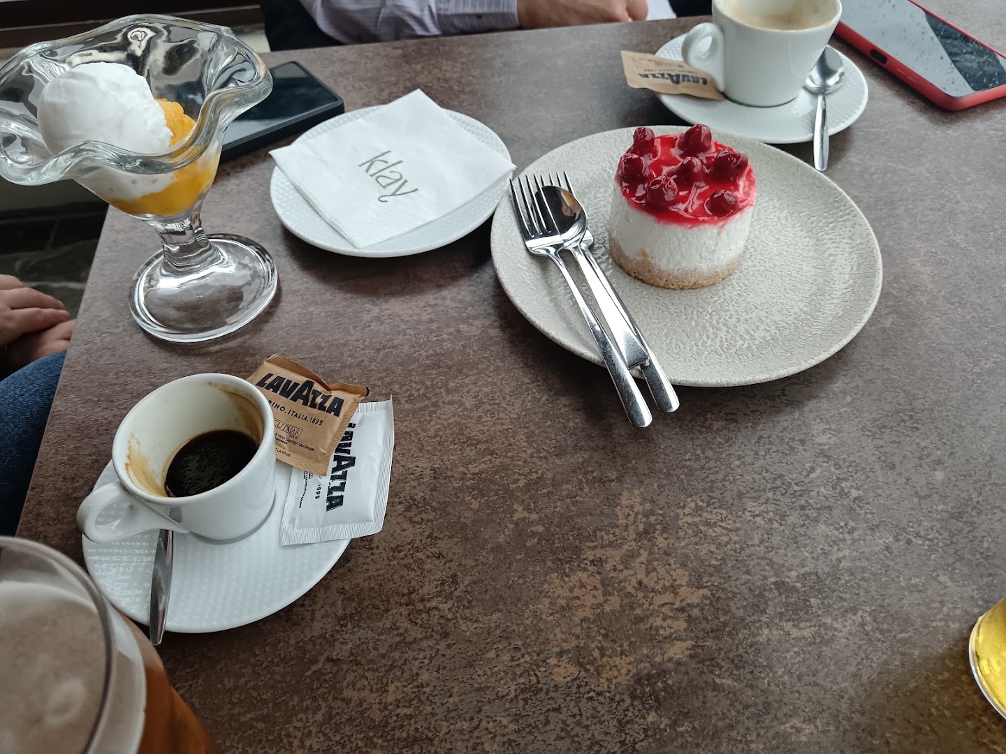 Klay: appetizing food and drink presentation