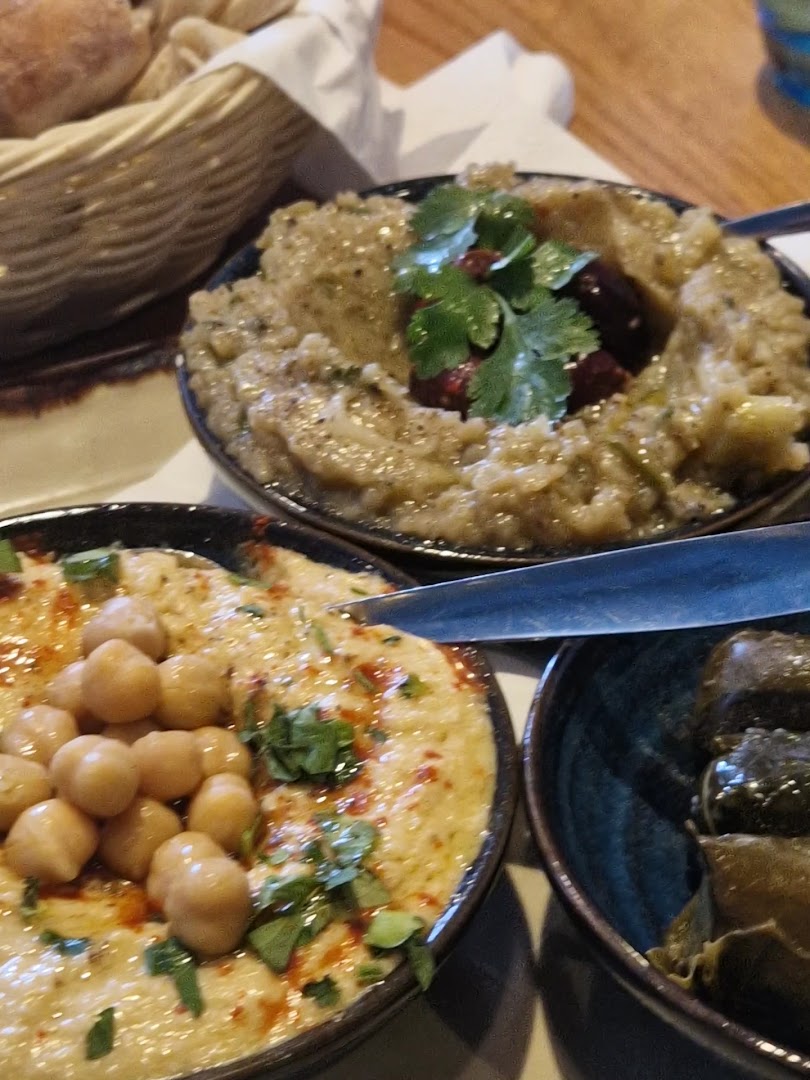 Manakis: appetizing photo of restaurant food
