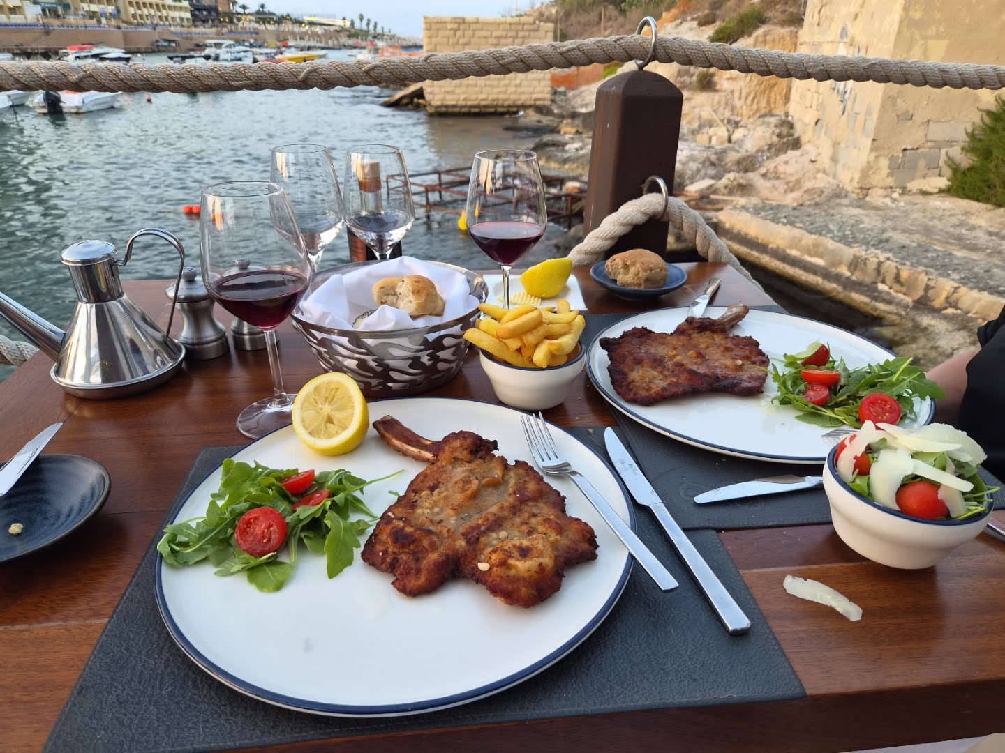 Paranga: appetizing food with scenic view