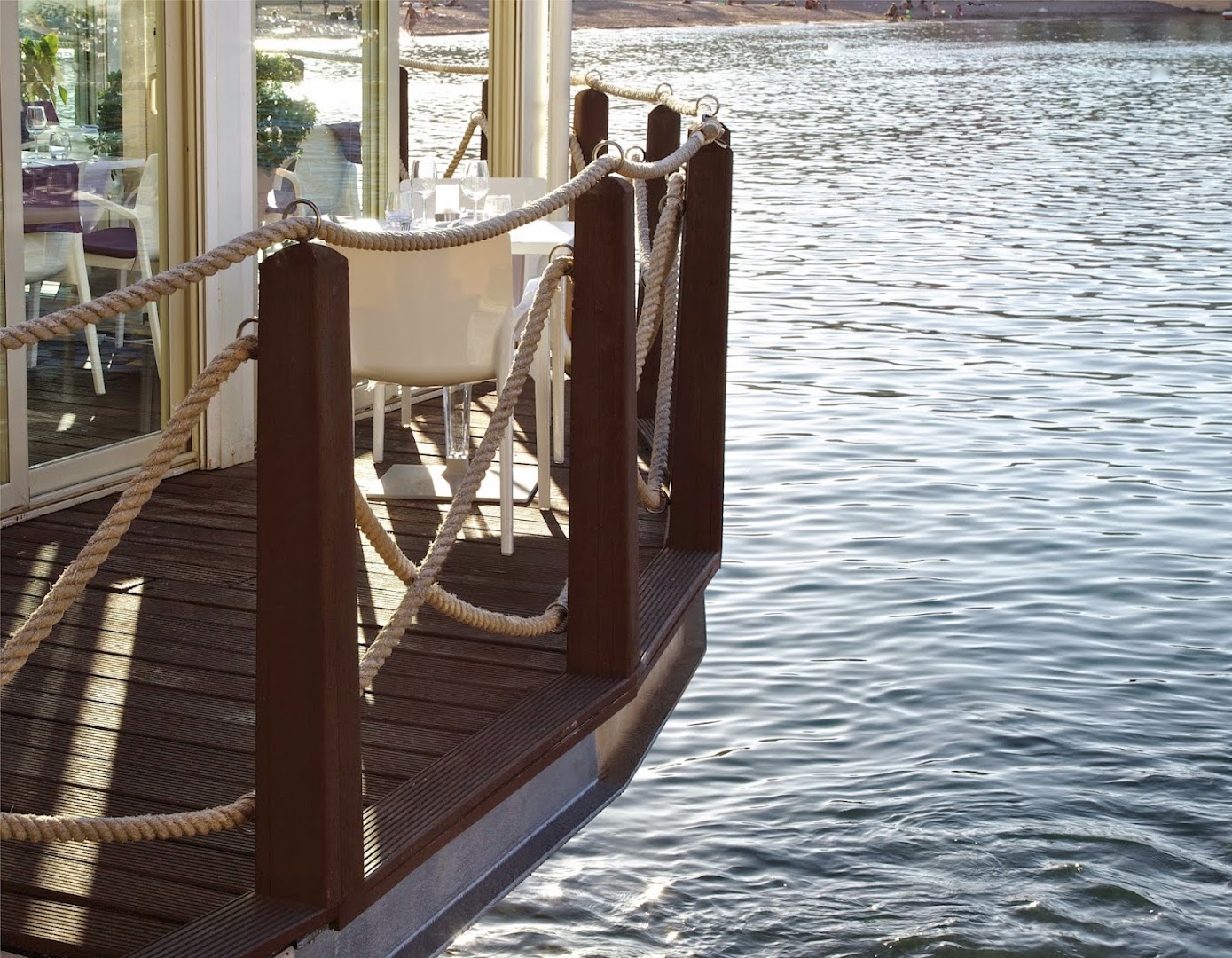 Paranga: attractive terrace with water view