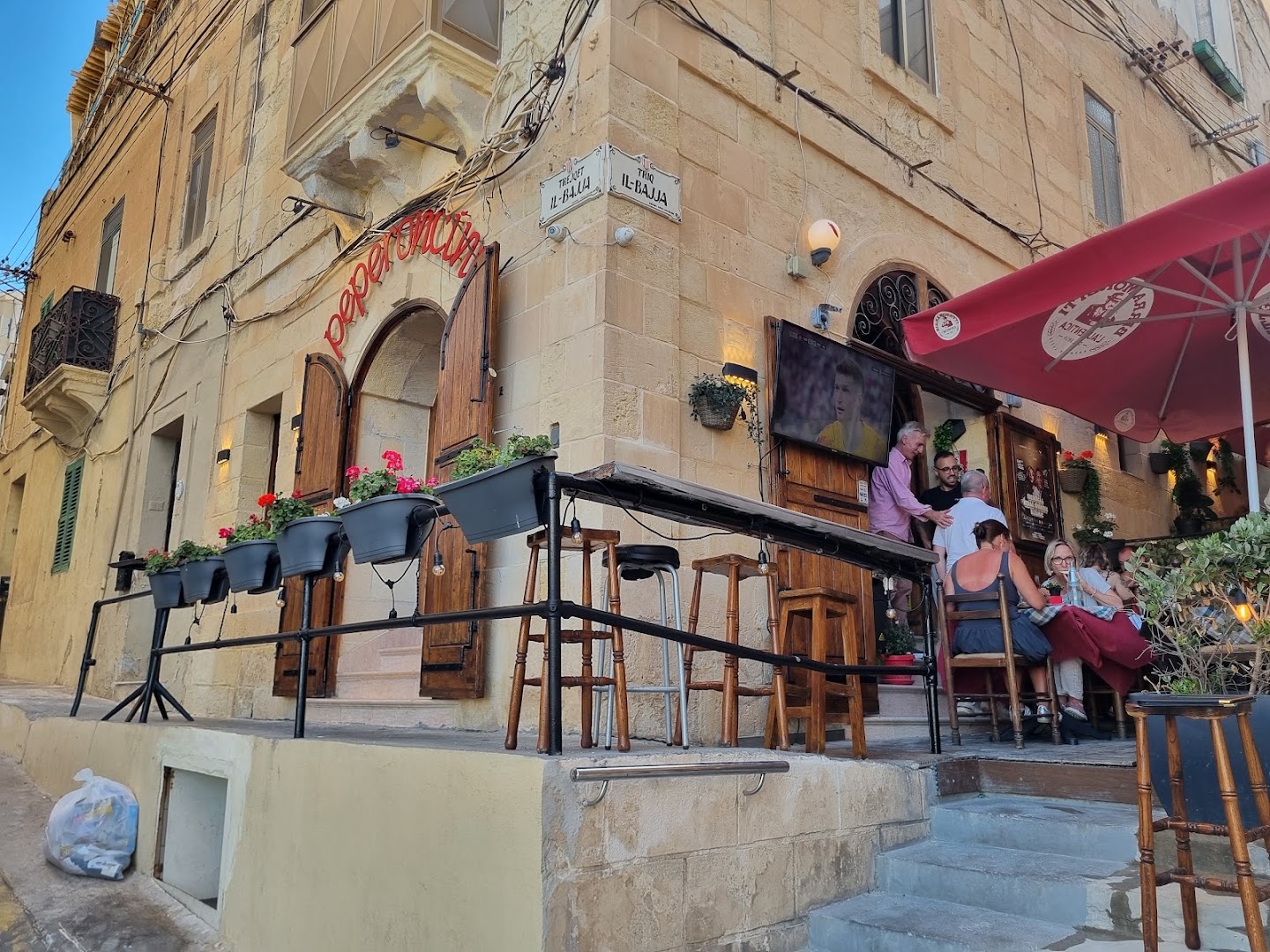 Peperoncino: inviting restaurant atmosphere