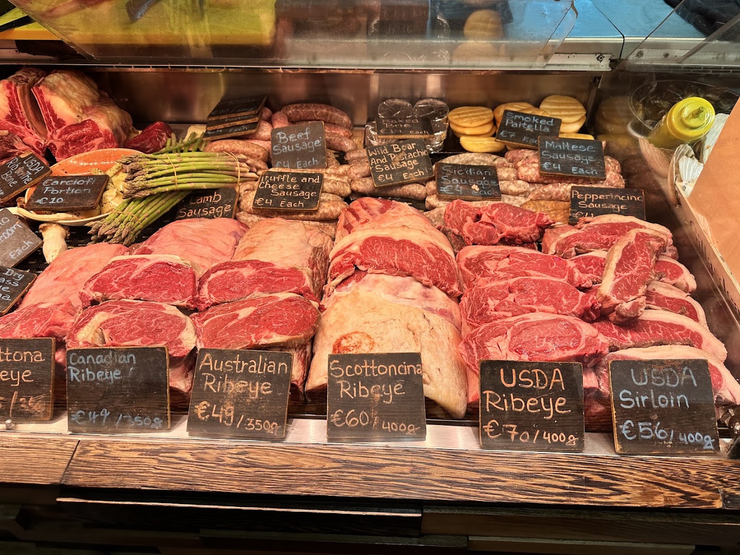 Sciacca Grill: high quality display of products