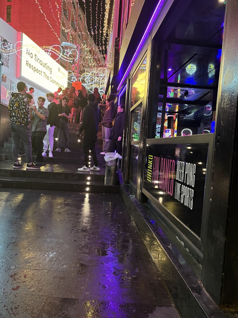 Social Fun Bar: venue atmosphere and exterior