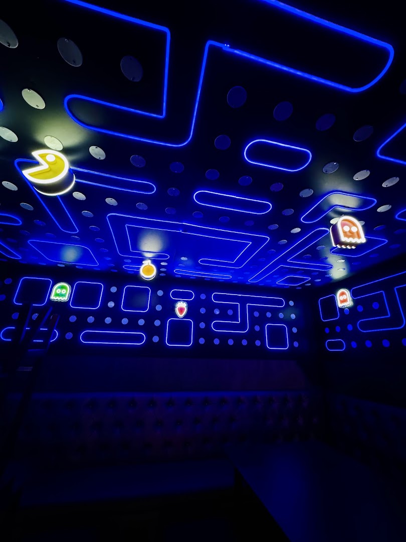 Social Fun Bar: unique venue atmosphere well