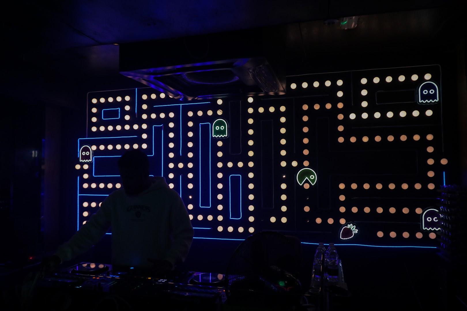 Social Fun Bar: venue atmosphere and theme