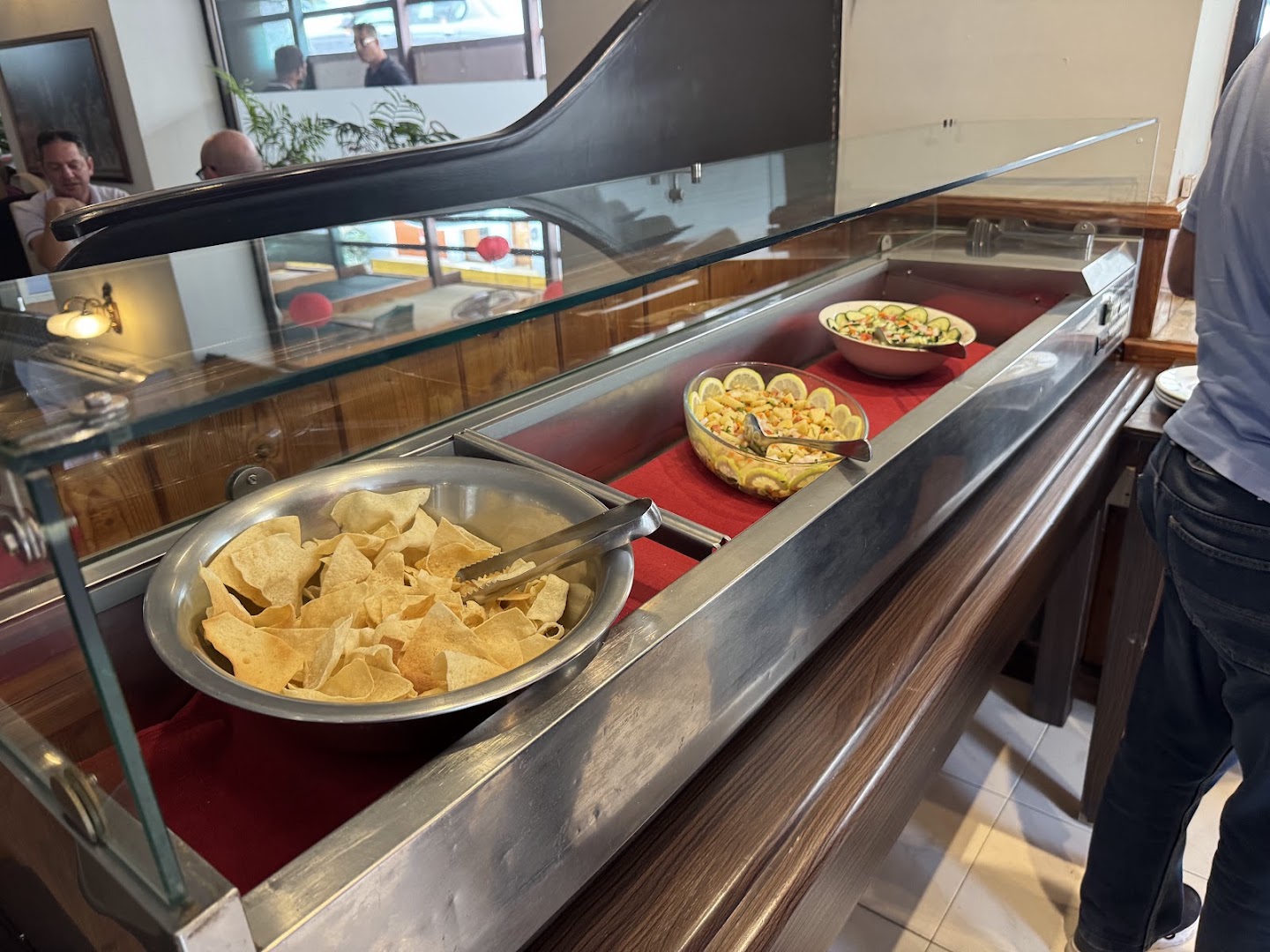 Gandhi Tandoori: clear view of buffet food