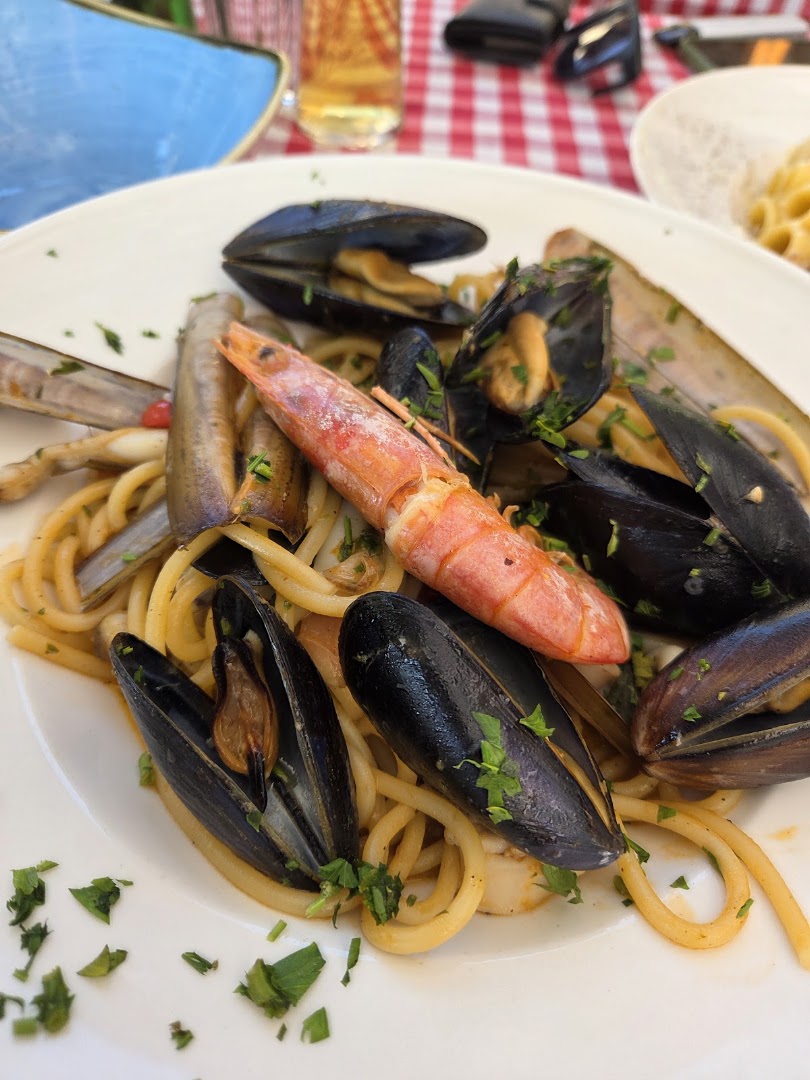 Trattoria 102: appetizing photo of seafood pasta