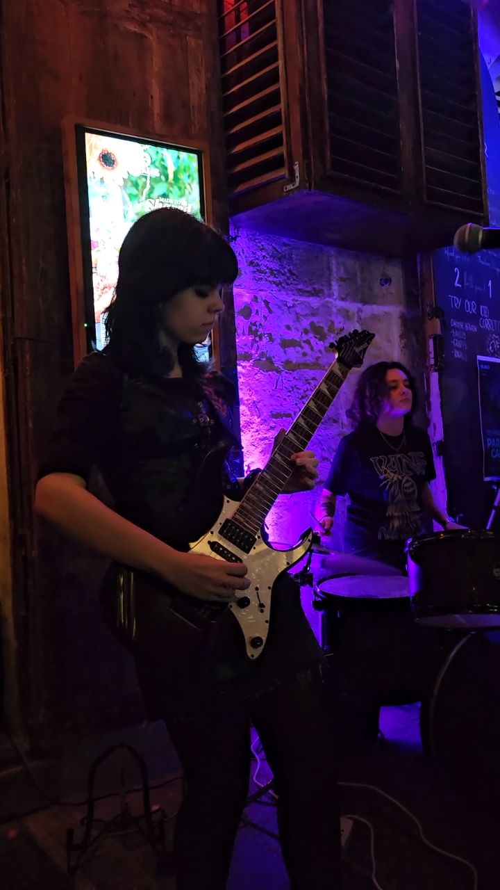 Bottega: live music venue atmosphere