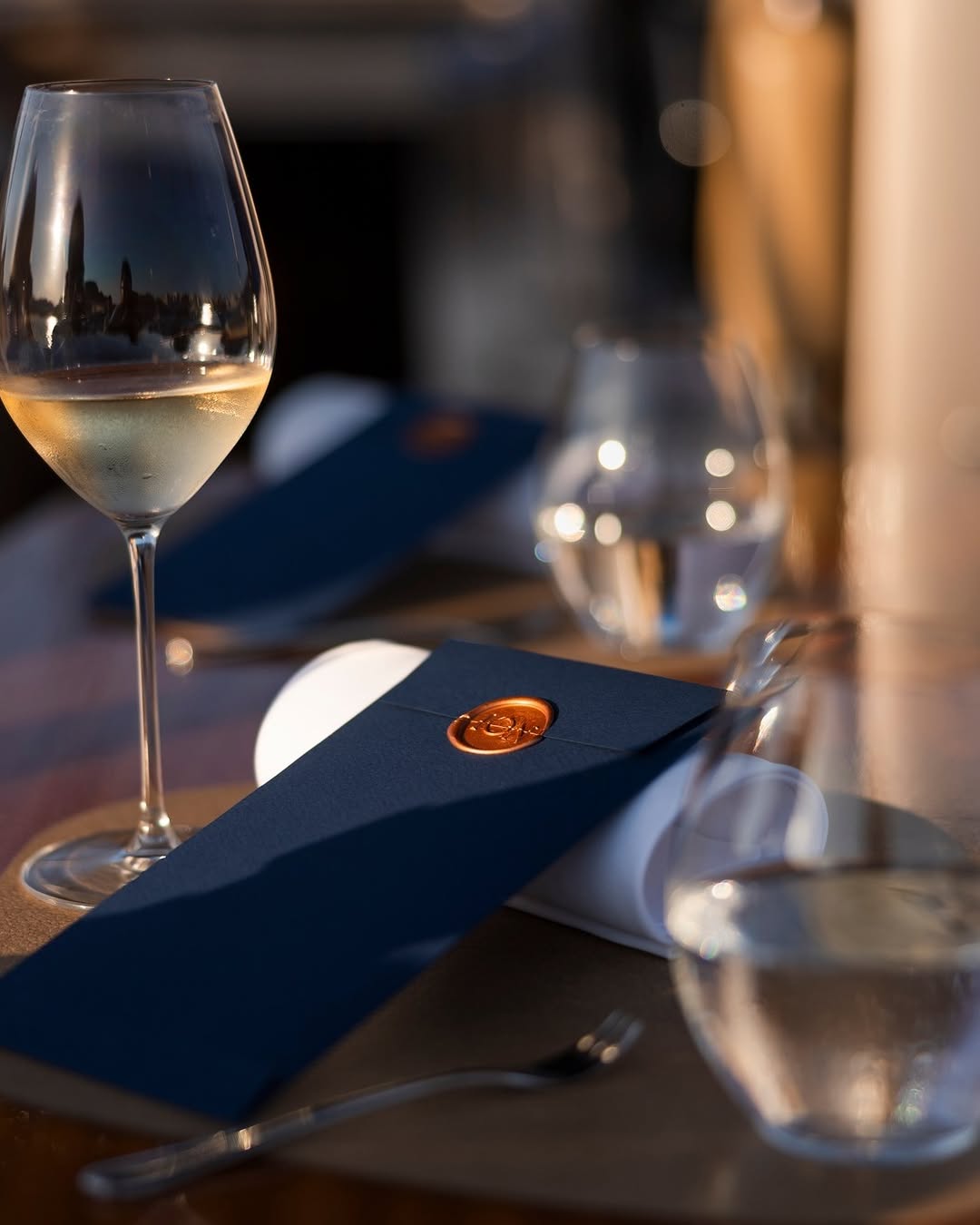 ION Harbour by Simon Rogan: professional and elegant restaurant atmosphere