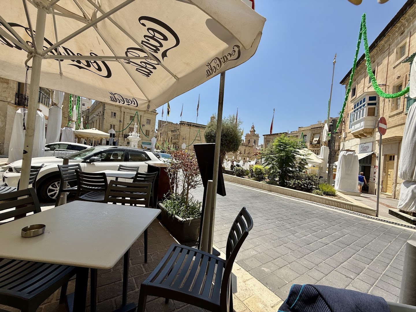 Café du Brazil: inviting terrace with pleasant atmosphere
