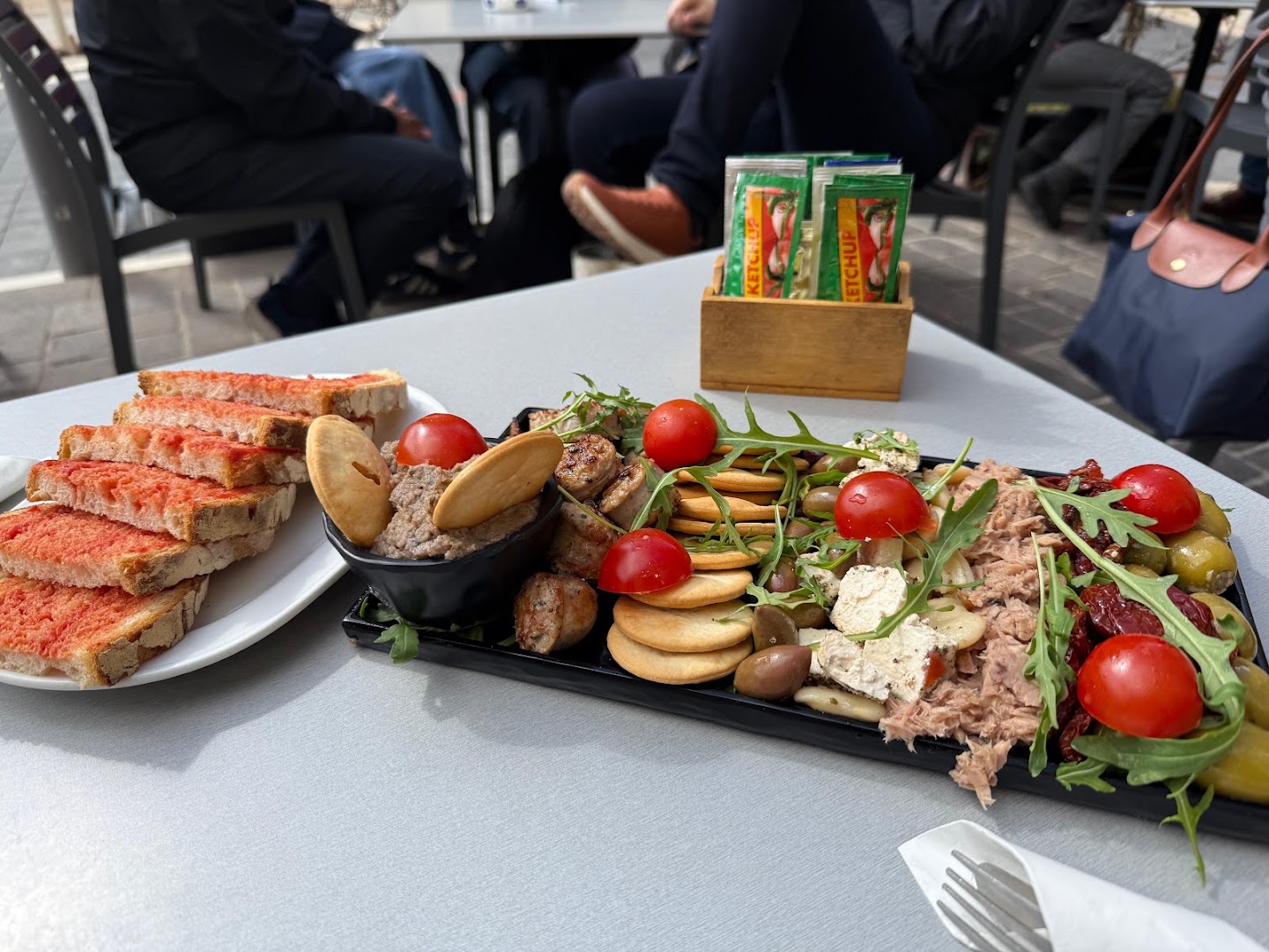 Café du Brazil: appetizing food presentation