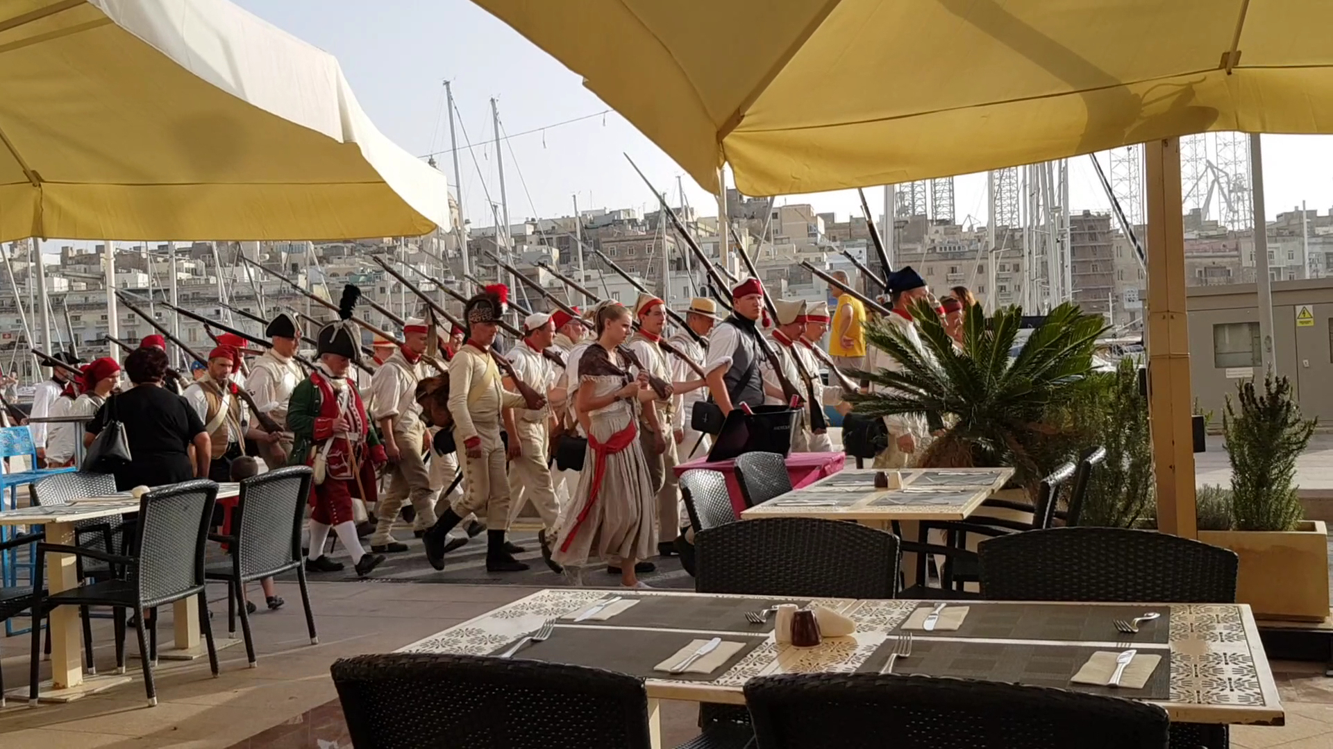 Cargo Bar & Dine: venue atmosphere and activity