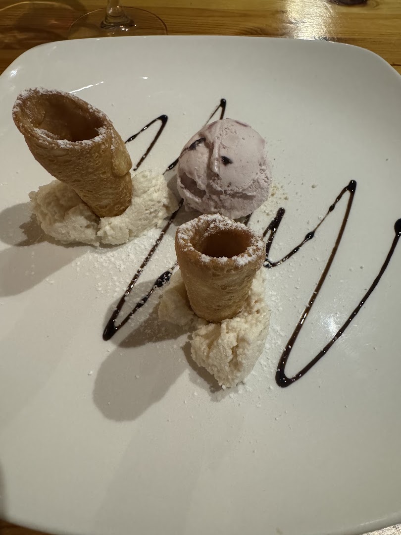 Del Borgo: appetizing photo of served dessert