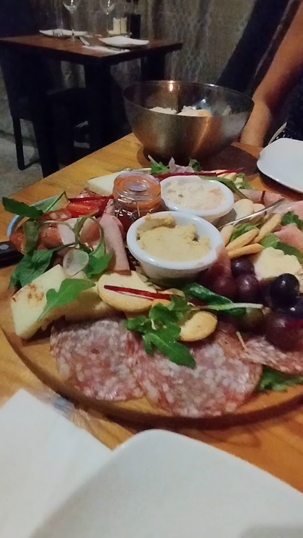 Del Borgo: appetizing food presentation
