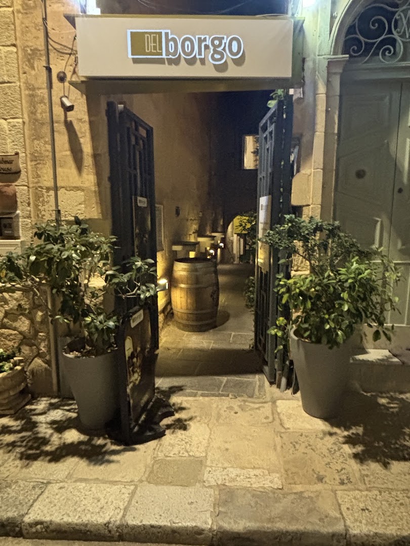 Del Borgo: clear, inviting entrance photo