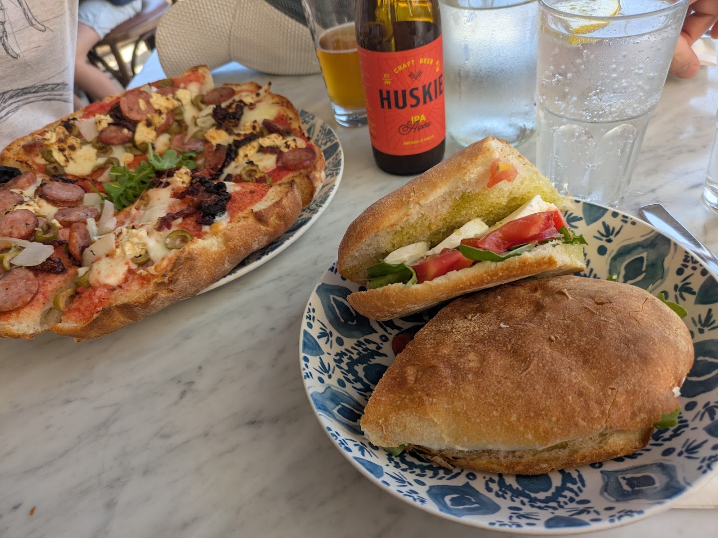 Fra Divino: appetizing food and drink presentation