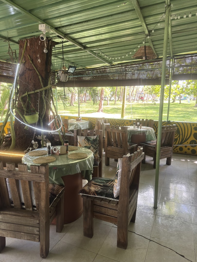 Sun And Sand Chez Charlene: inviting restaurant atmosphere and decor