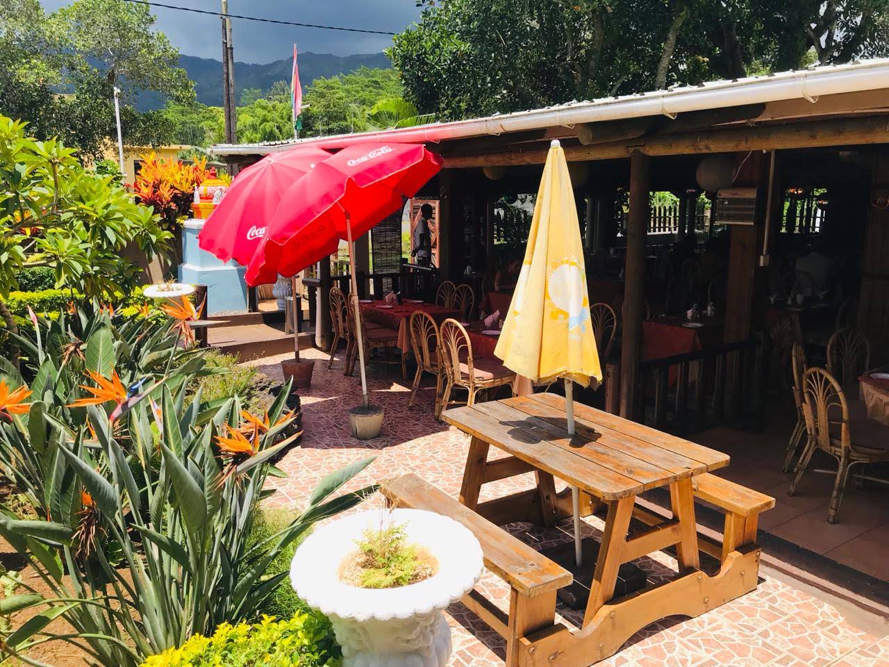 Chez Ruben Restaurant: inviting outdoor restaurant terrace