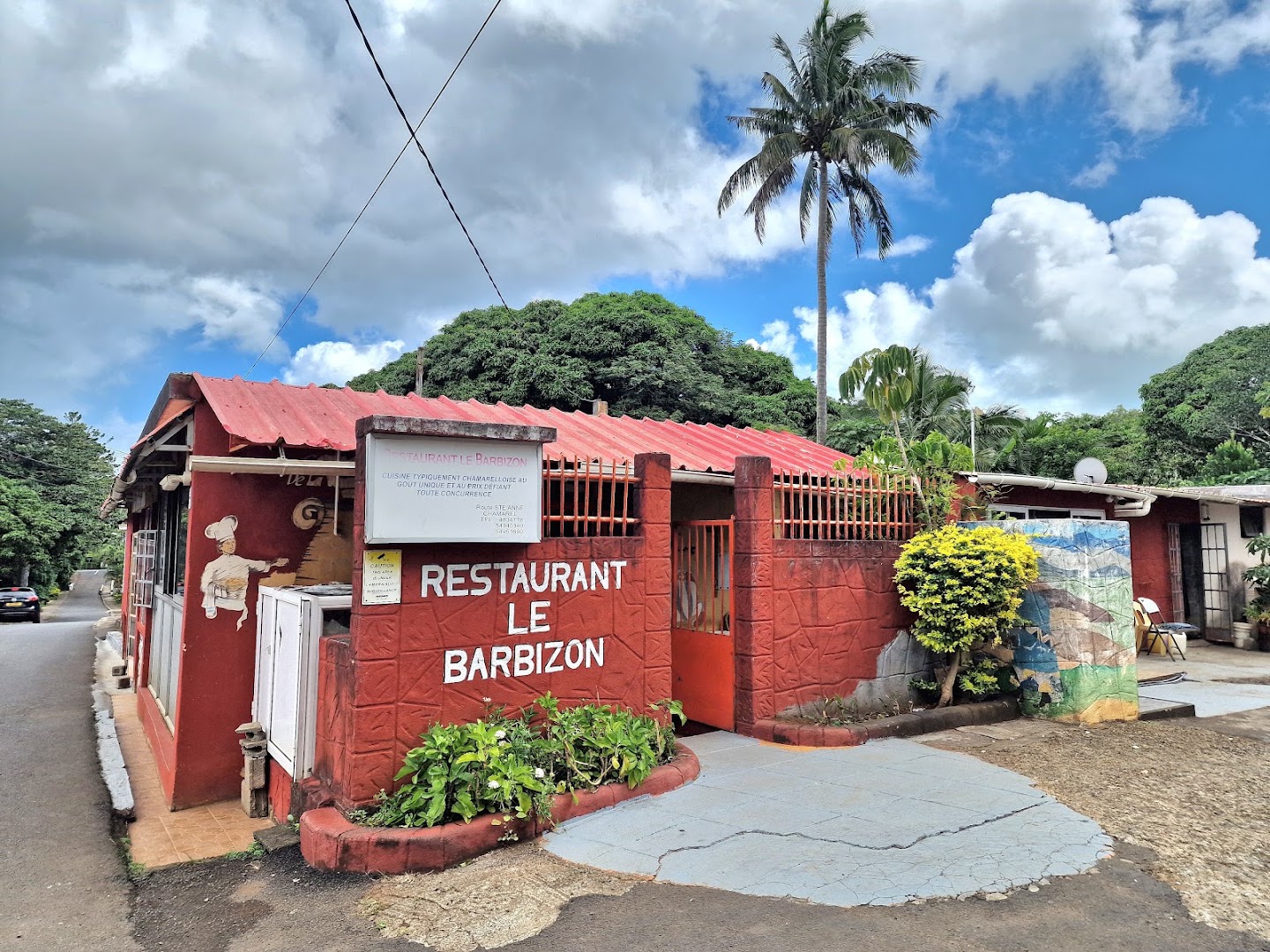 Le Palais de Barbizon: clear exterior shot of restaurant