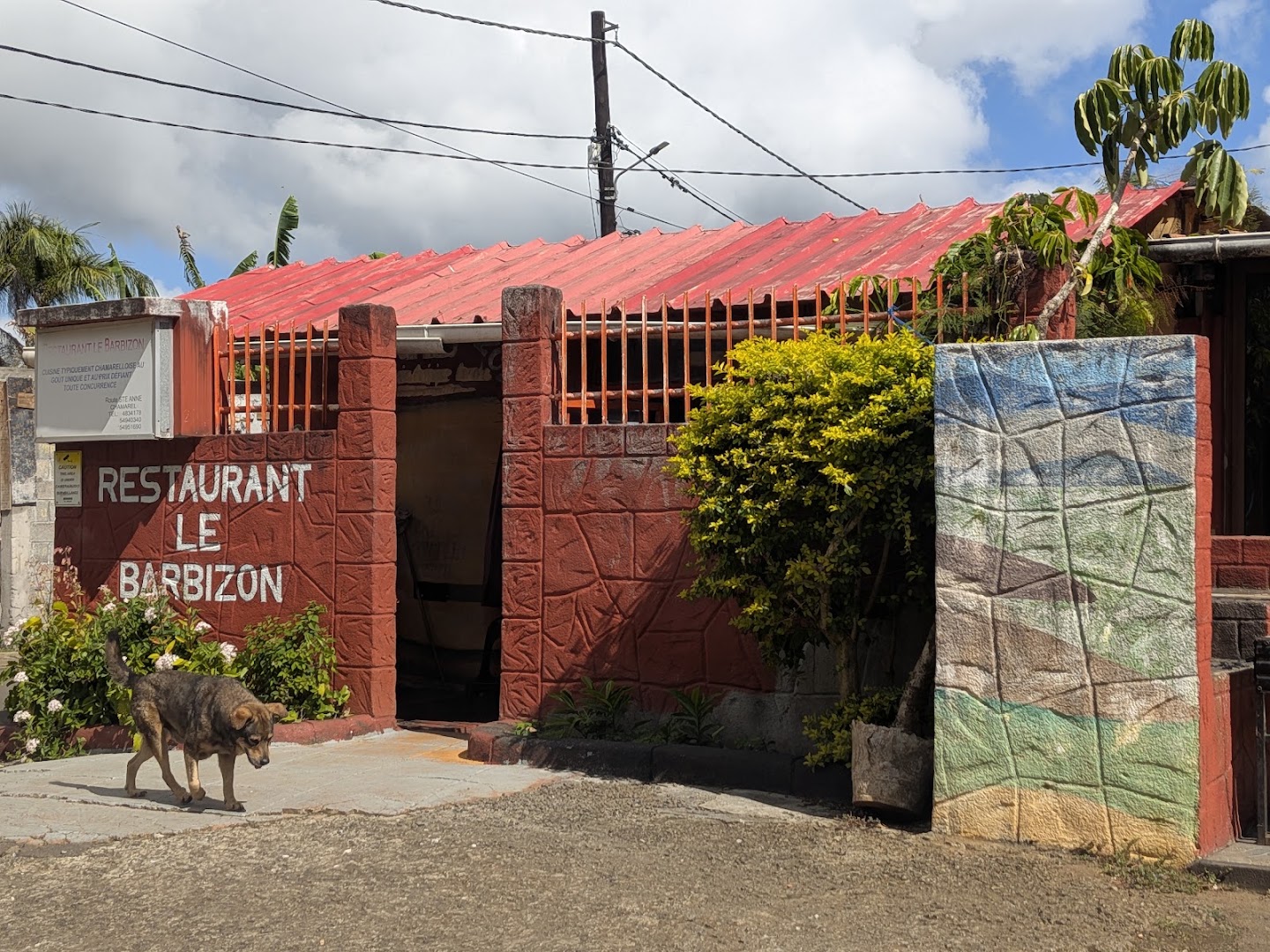Le Palais de Barbizon: clear exterior shot of restaurant
