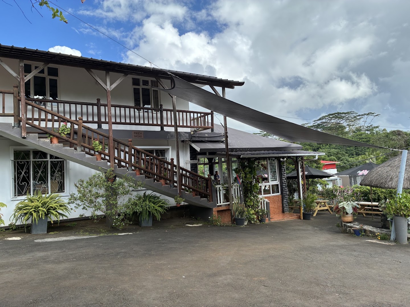 Les Palmiers Chez Dev: clear exterior view of restaurant