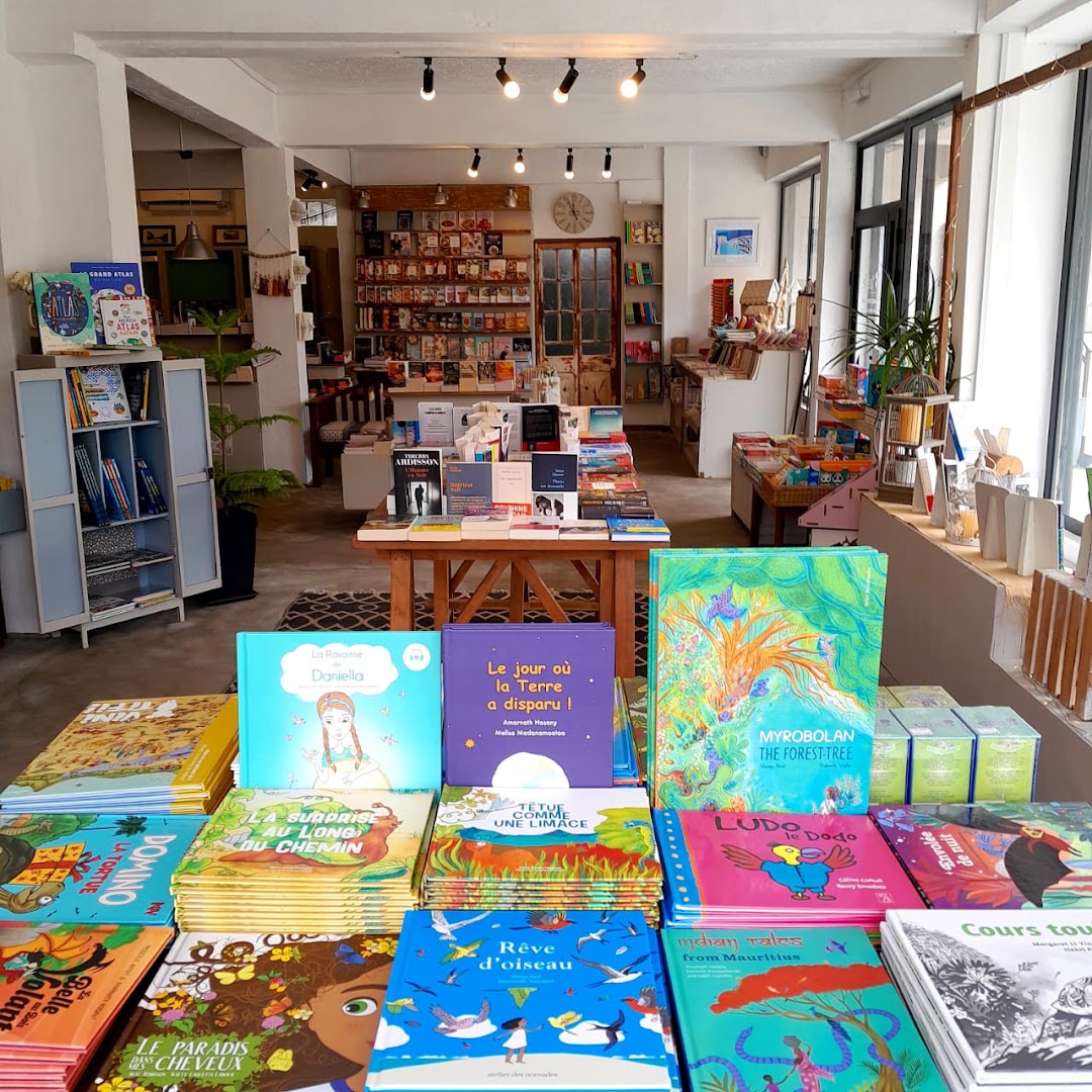 Librairie Le Trèfle: clear, inviting bookstore interior shot