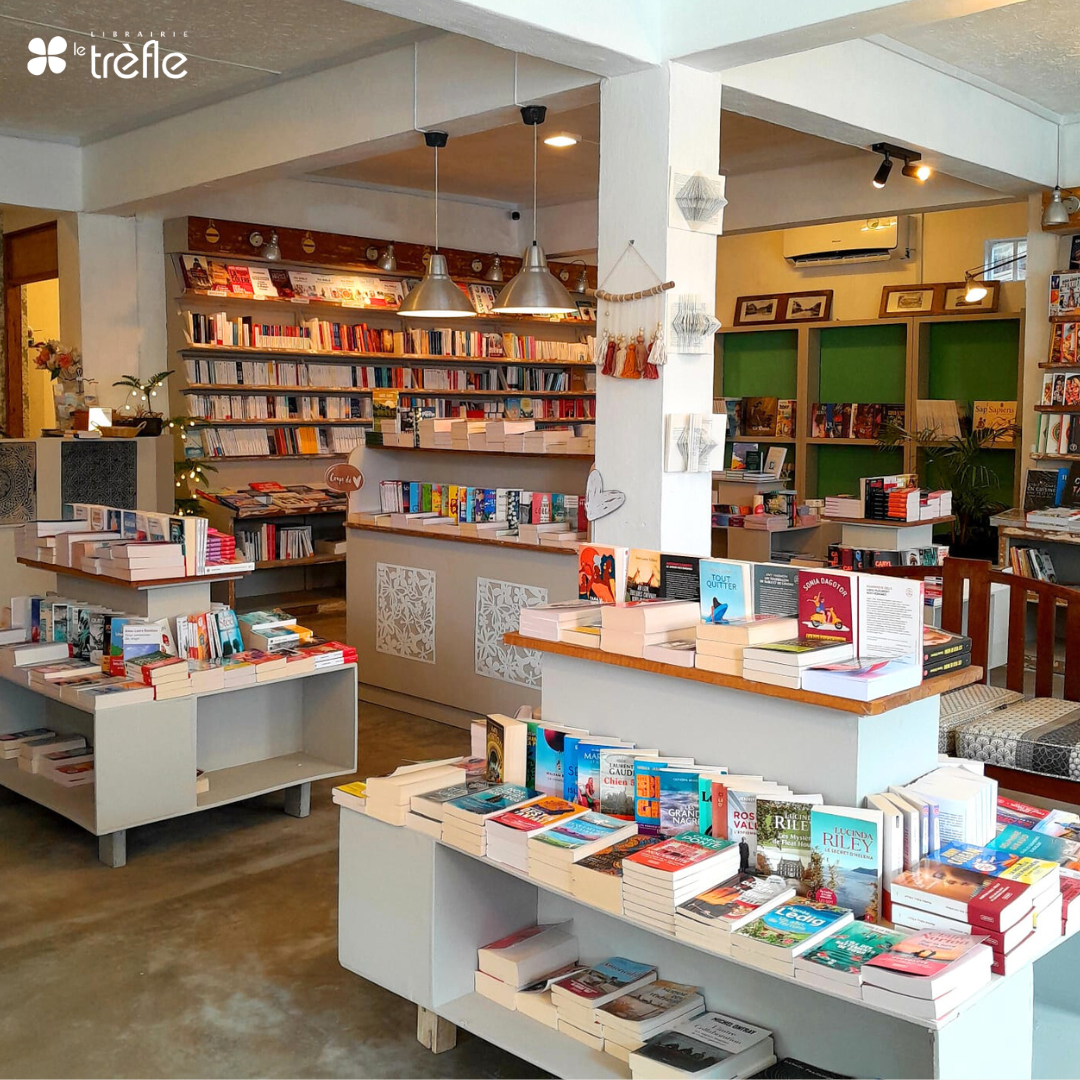 Librairie Le Trèfle: clear, inviting bookstore interior photo