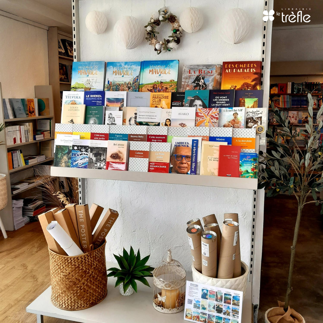 Librairie Le Trèfle: clear, professional display of books