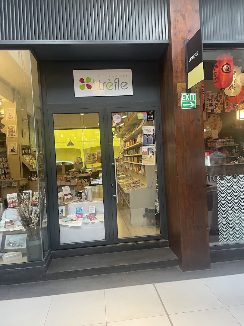 Librairie Le Trèfle: clear view of bookstore storefront