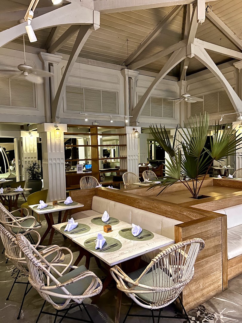 Maré Maré Beach Restaurant: attractive, high-quality restaurant interior shot