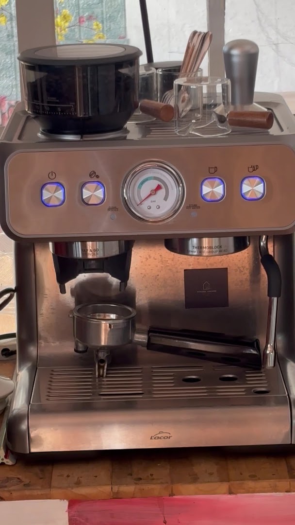 Michael's Coffee House: high quality professional coffee machine