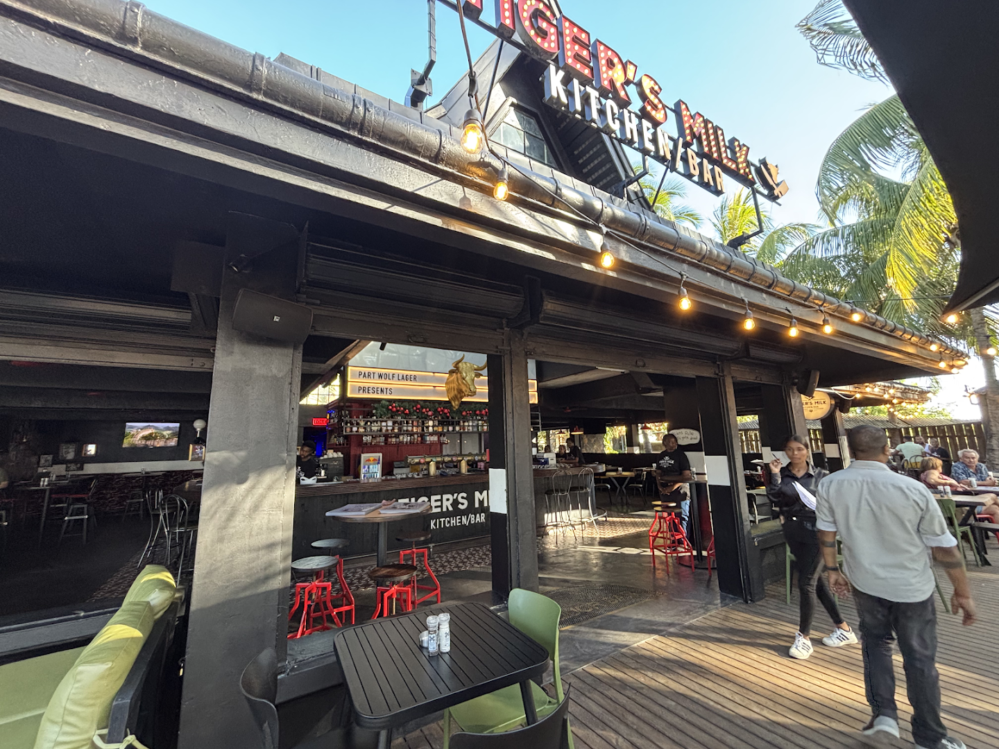 Tiger's Milk Flic en Flac: clear, inviting view of venue