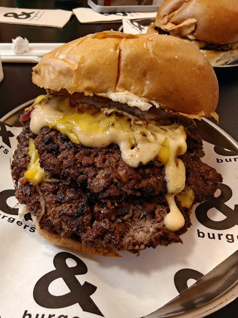 And Burgers: appetizing, high-quality food photography