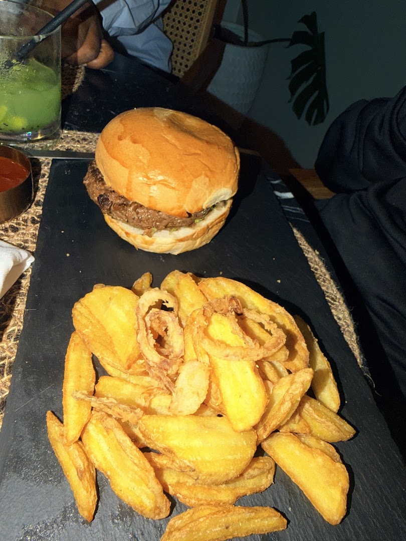 Au Feu De Bois: appetizing food presentation