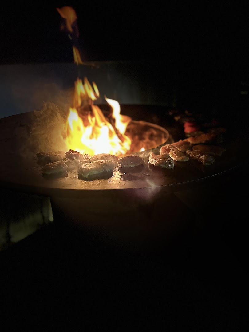 B'There Lounge Bar: appealing shot of food cooking