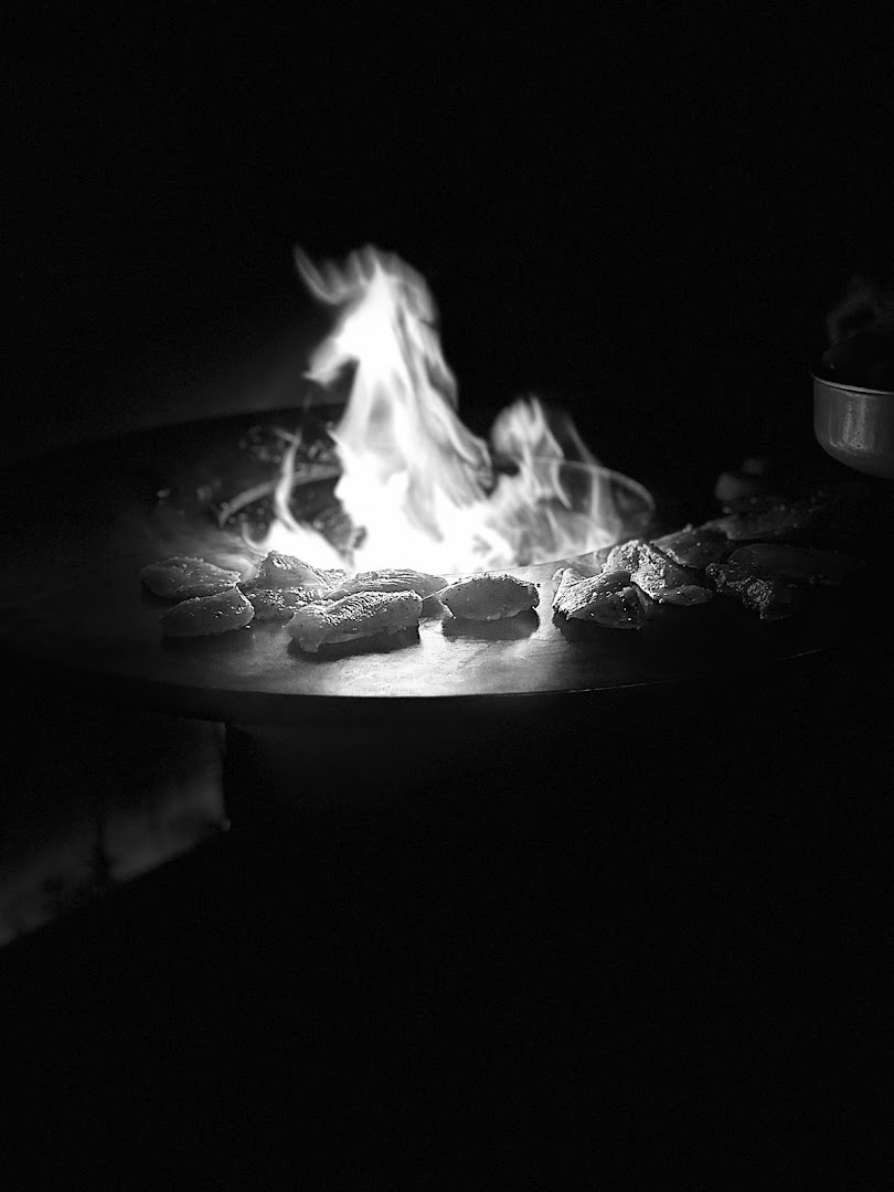 B'There Lounge Bar: appetizing shot of food cooking