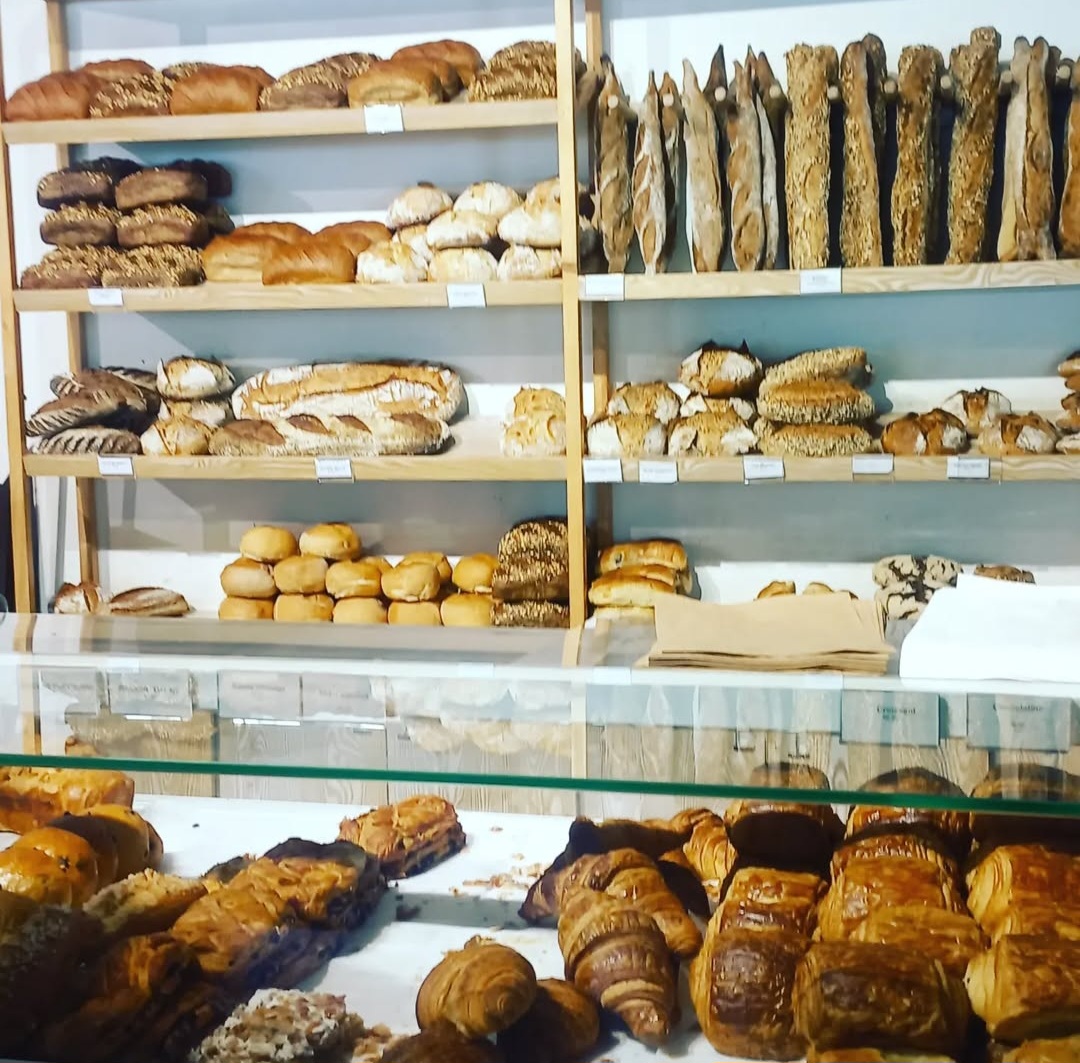 Pains et Moulins: appetizing display of fresh bread
