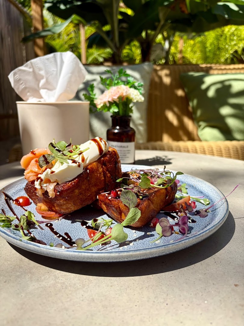 Sweet & Brunch: appetizing food photo, professional quality