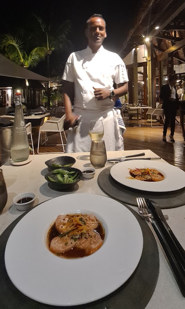 Umami: professional shot of restaurant service