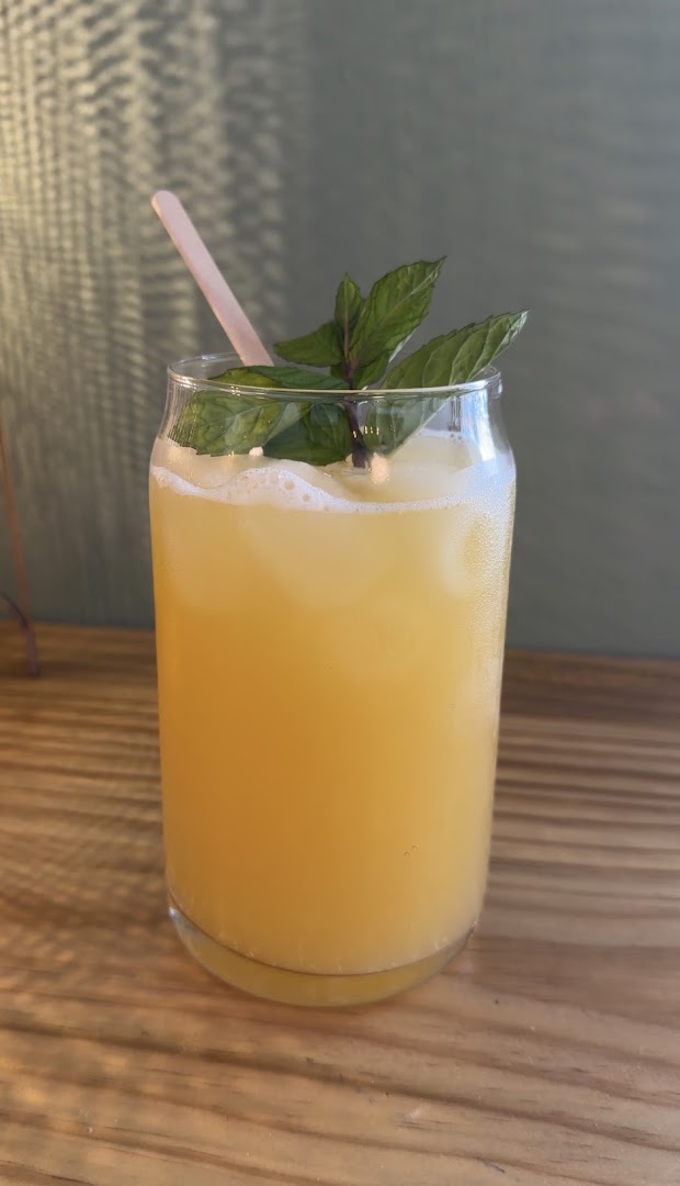 Café des Fleurs: appetizing, high-quality drink photo