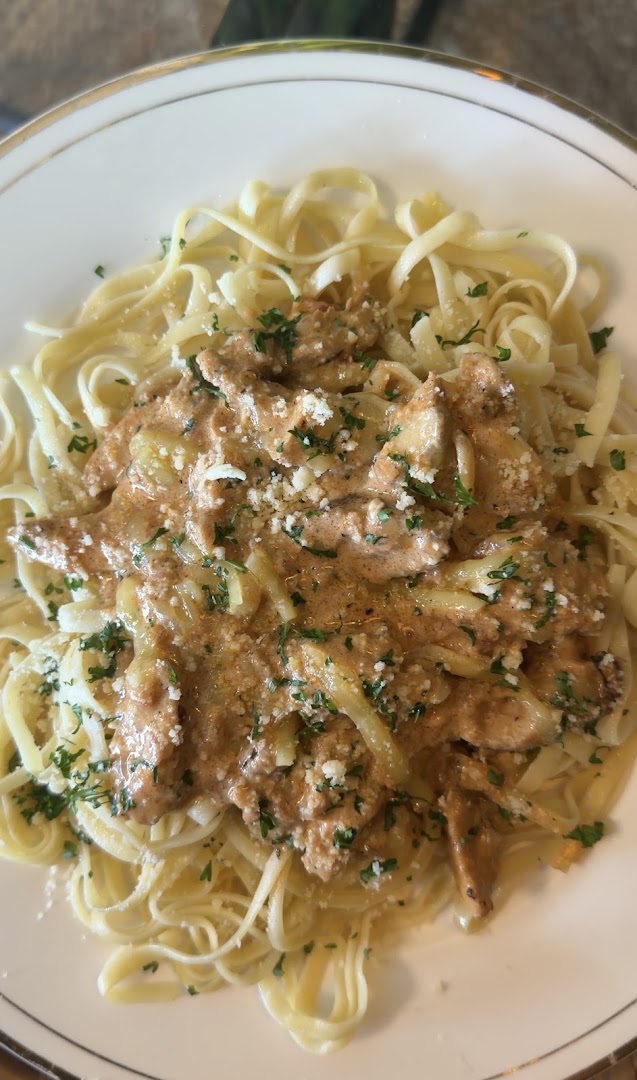 Café des Fleurs: appetizing photo of served dish