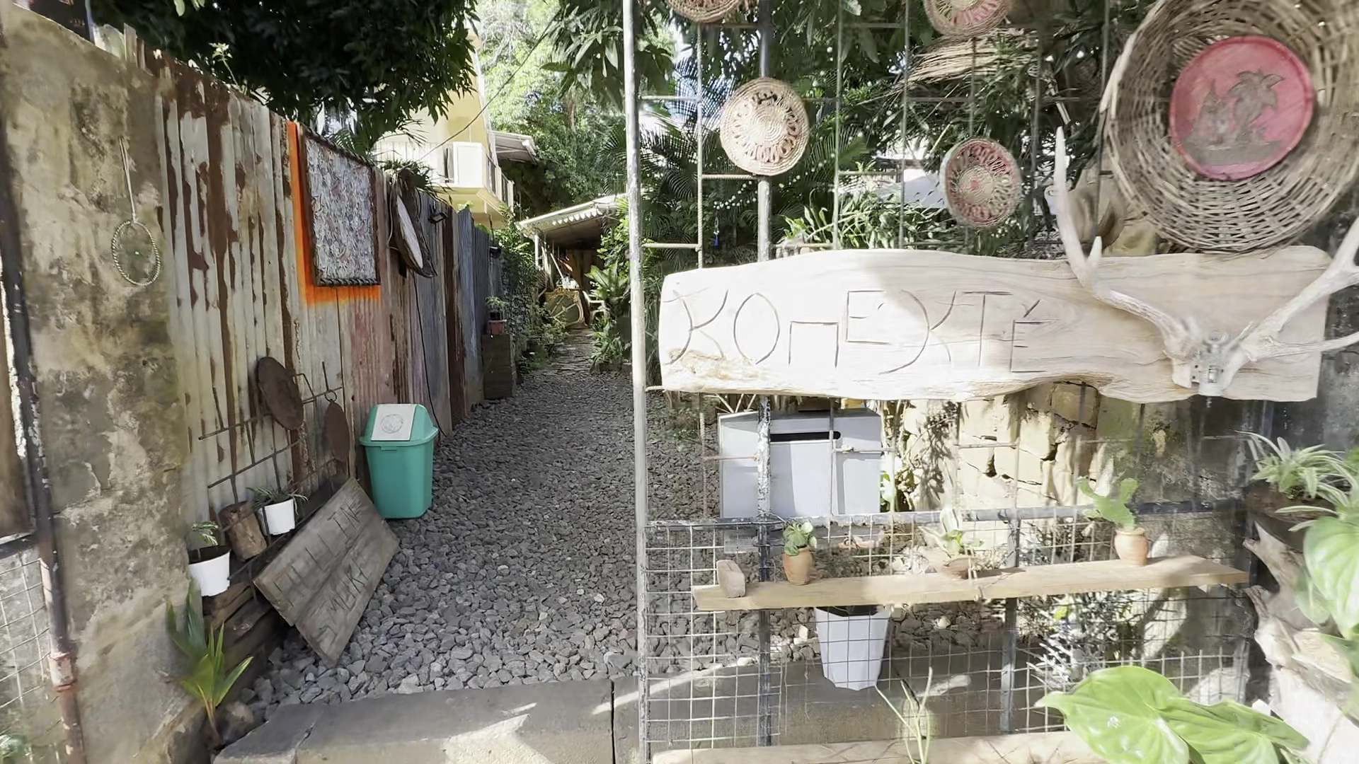 Konekté Botanical Cafe & Pub: inviting and atmospheric venue entrance
